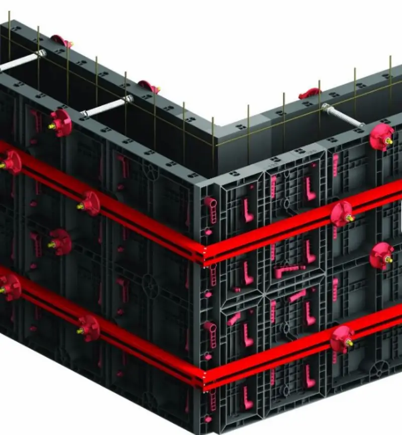 قوالب بلاستيكية مع قوالبها جاهزة لصب الخرسانة فيها