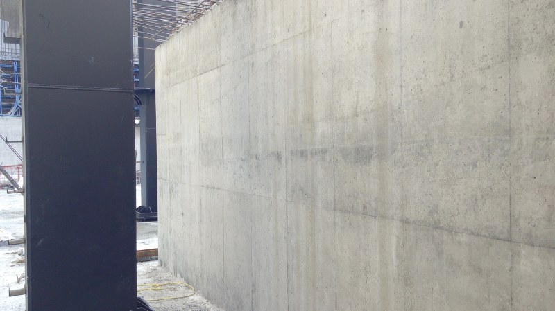 smooth surface and exposed surface of plastic formwork system